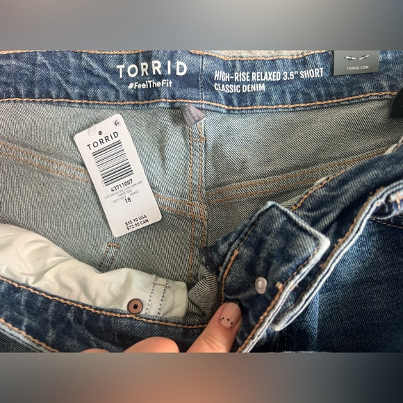 Torrid 3.5"' Relaxed High-Rise Short Size 18 - Picture 4 of 6